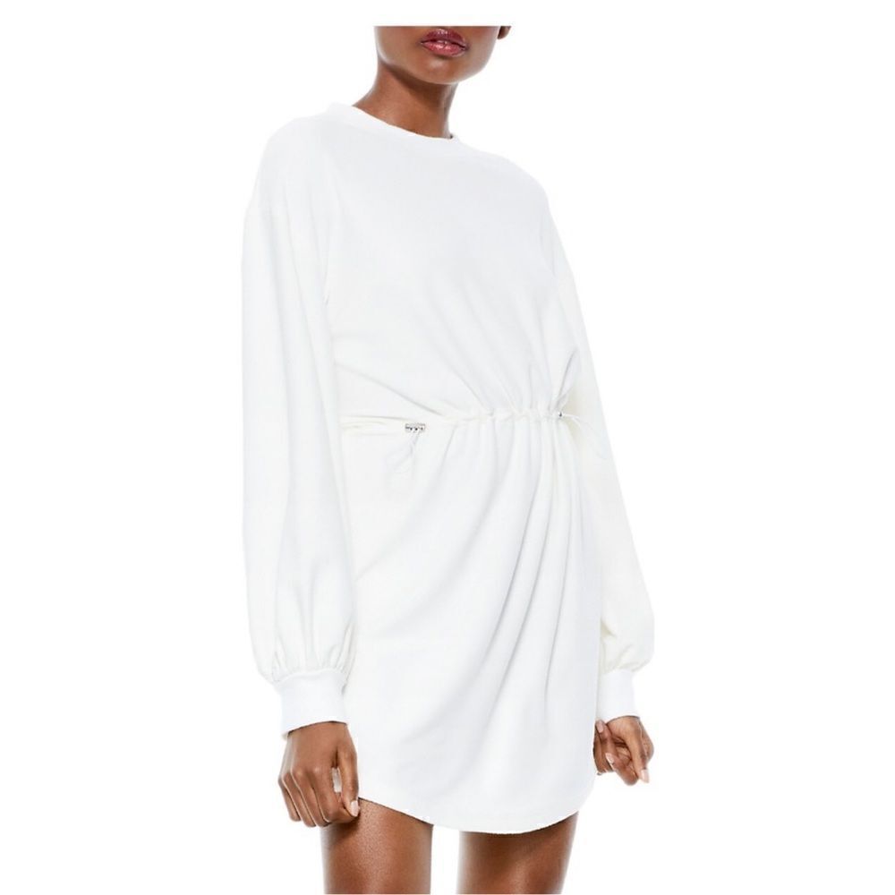 Alice + Olivia
Heeda Dropped-Shoulder Toggle Dress